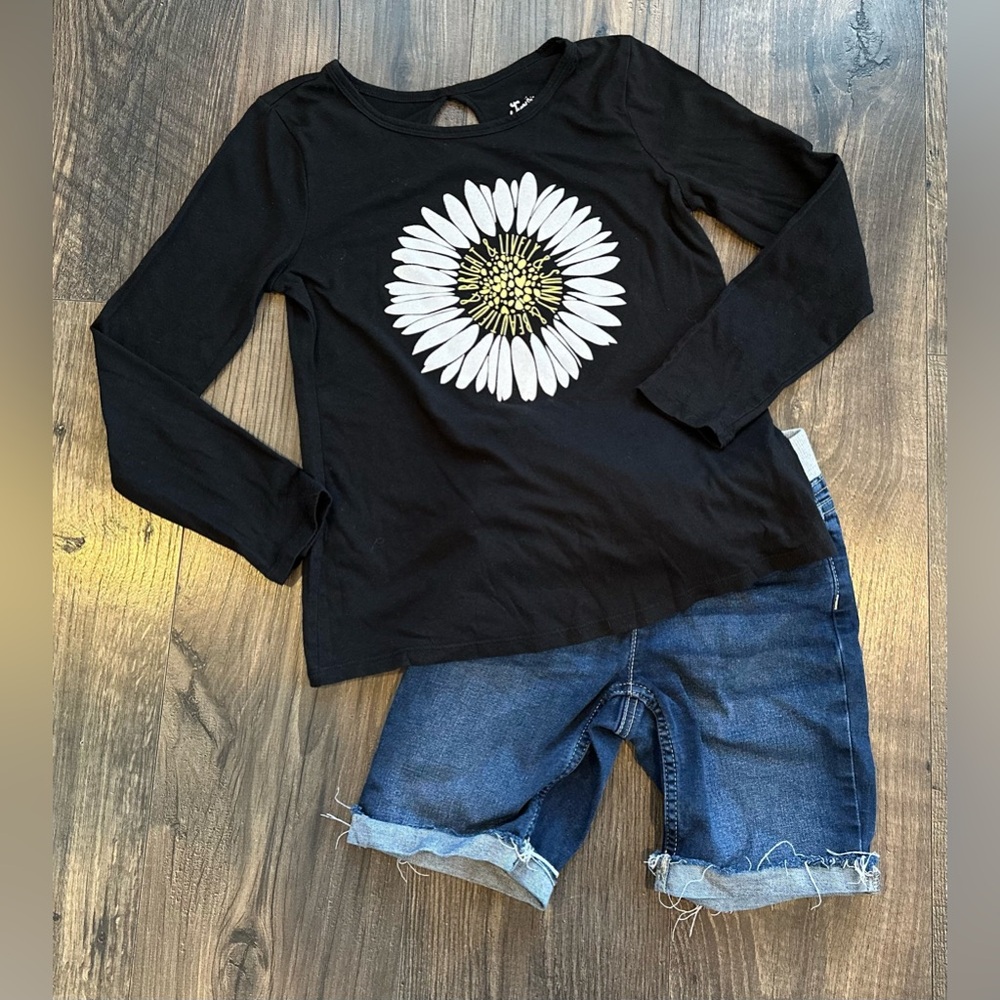 *GUC* Justice Girl's Outfit Black Daisy Shirt and Elastic Waist Shorts 8, 8 Slim